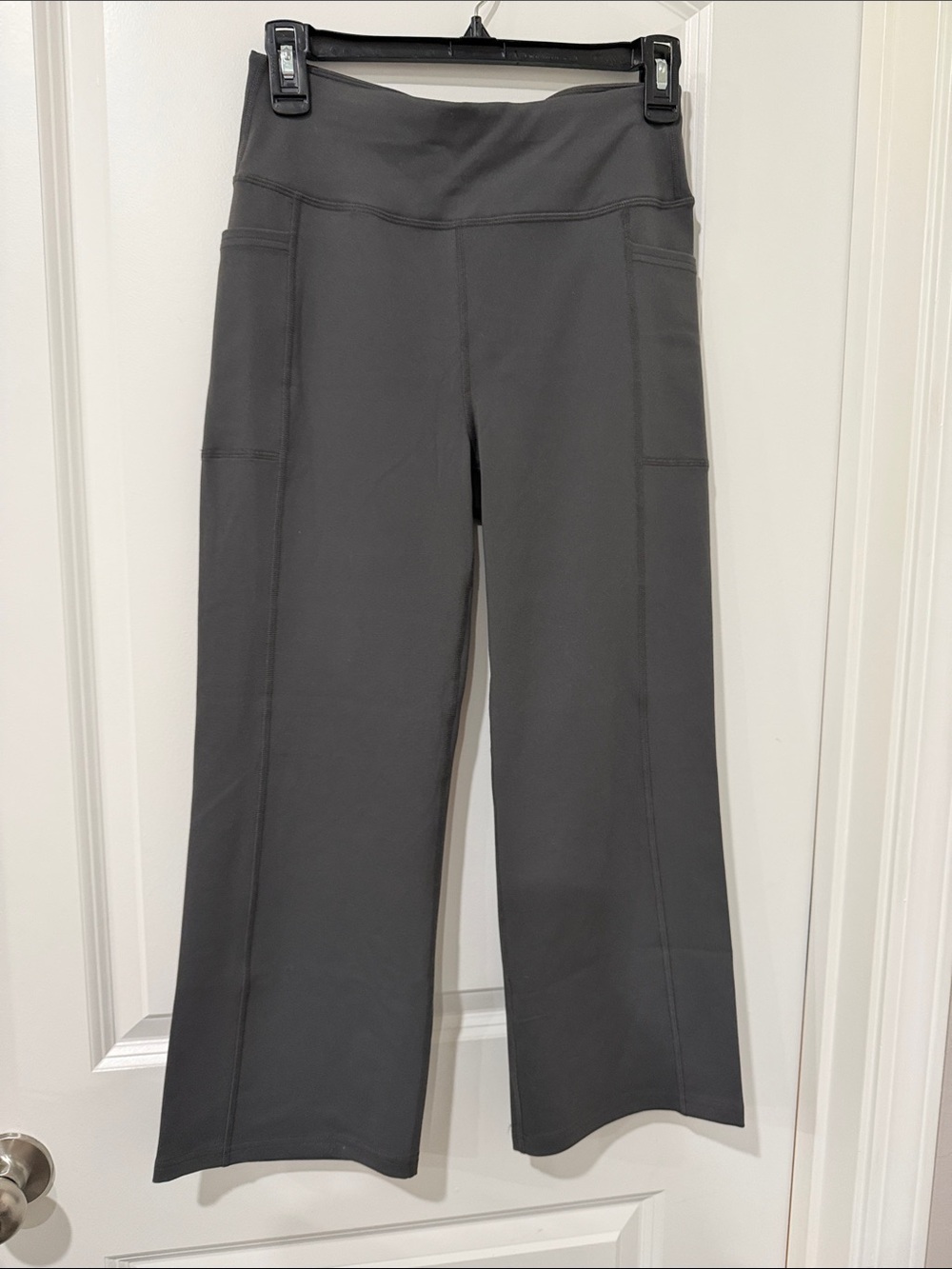 Skechers Go-Walk cropped Active Pants in Charcoal Gray
